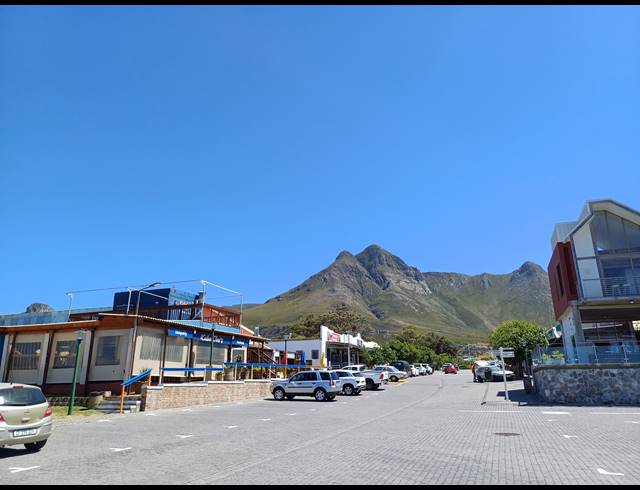 3 BEDROOM APARTMENT FOR SALE IN KLEINMOND CENTRAL